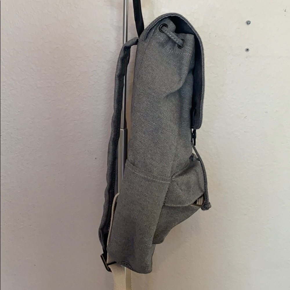 Gray Drawstring Backpack With Padded Laptop Sleeve - image 6